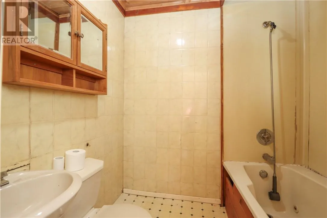 1144 Lonsdale
