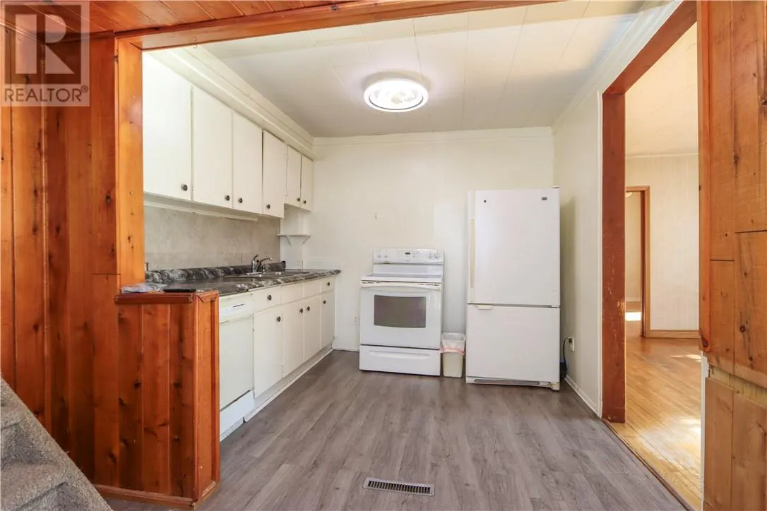 1144 Lonsdale