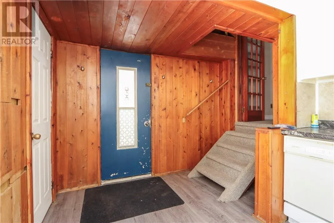 1144 Lonsdale