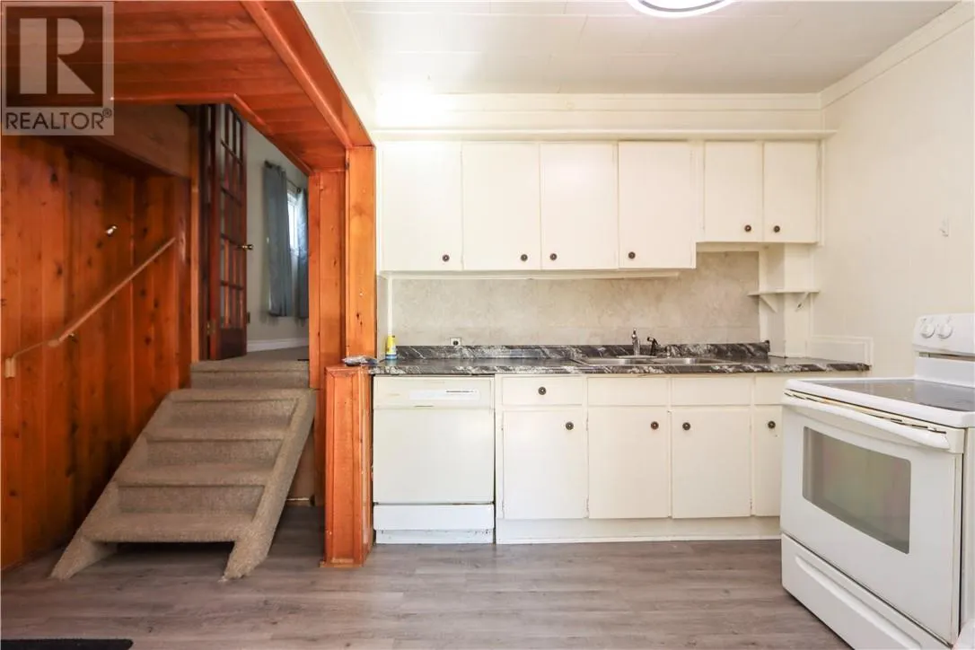 1144 Lonsdale