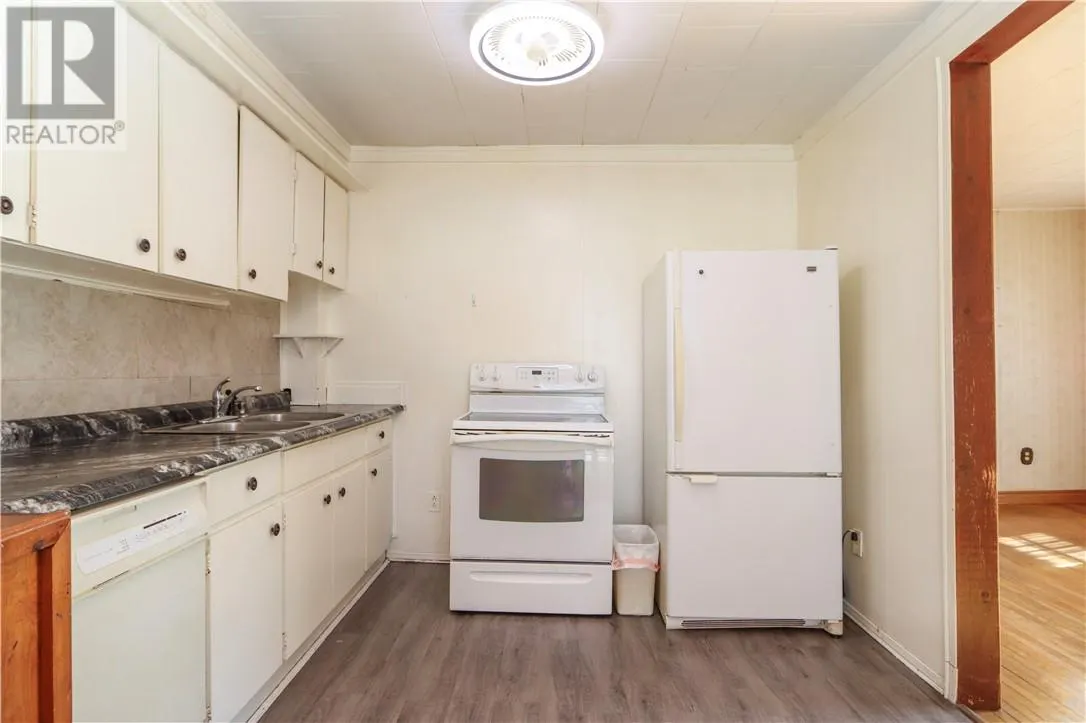 1144 Lonsdale