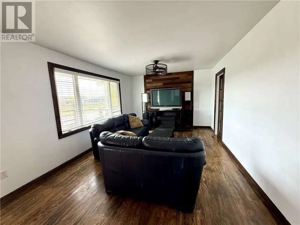 54 Maple Crescent