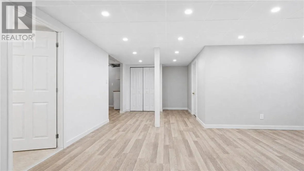 277 Notre Dame Street W