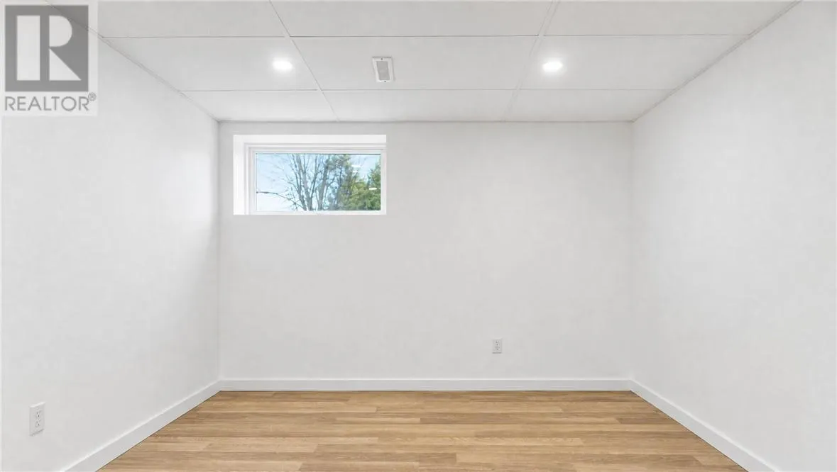 277 Notre Dame Street W
