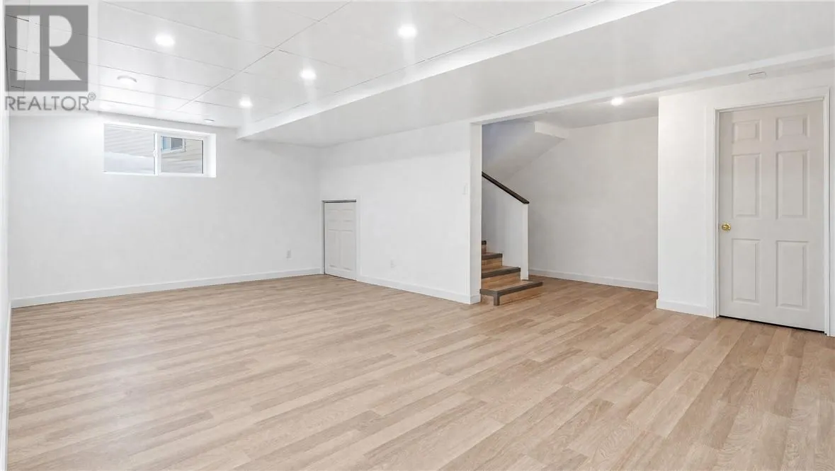 277 Notre Dame Street W