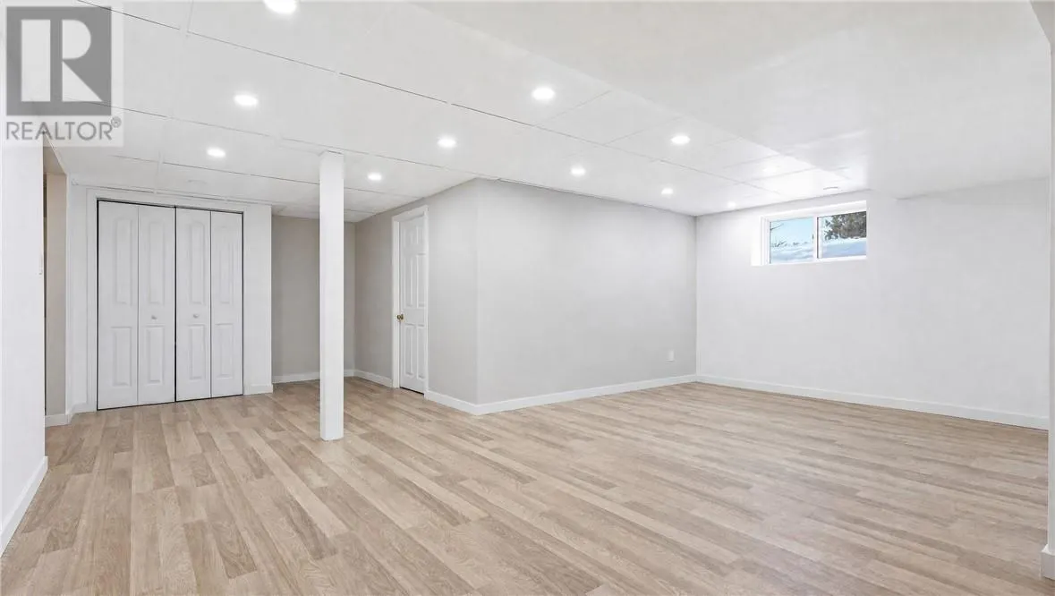 277 Notre Dame Street W