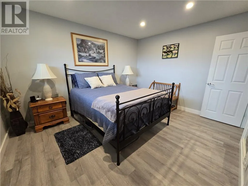 132 Maplewood Crescent