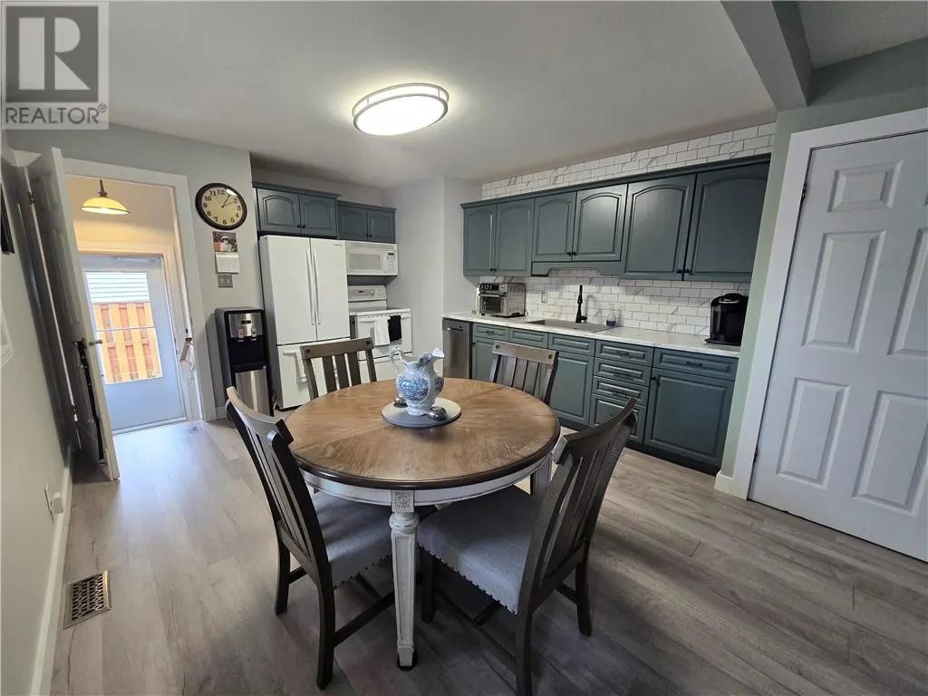 132 Maplewood Crescent