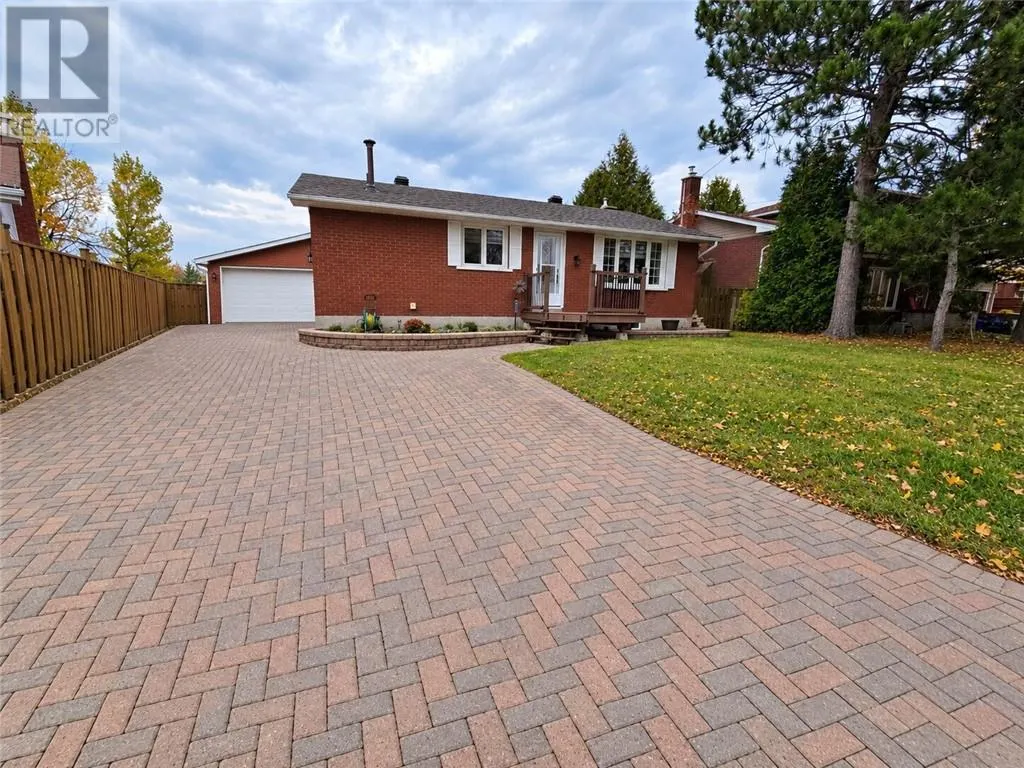 132 Maplewood Crescent