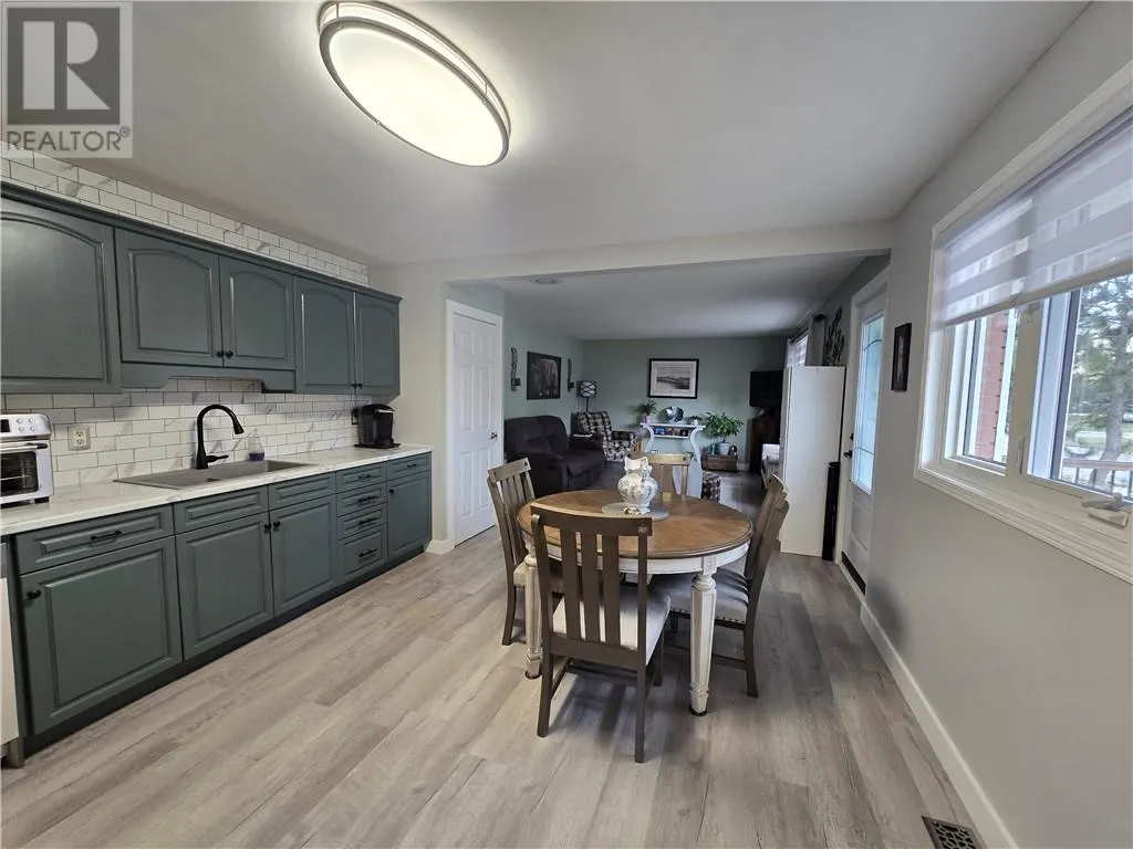 132 Maplewood Crescent