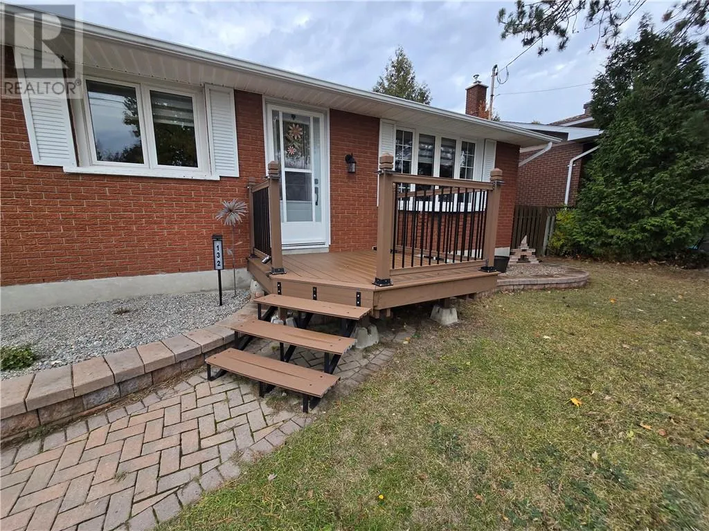 132 Maplewood Crescent