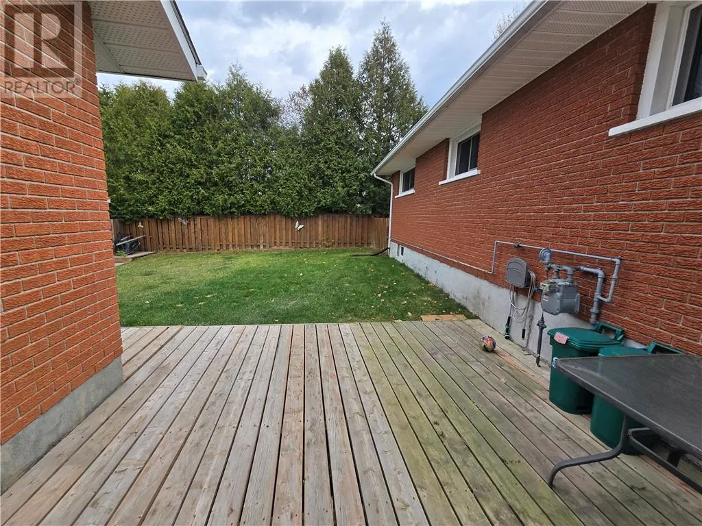 132 Maplewood Crescent