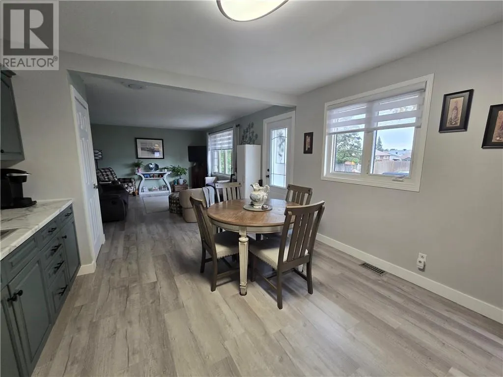 132 Maplewood Crescent