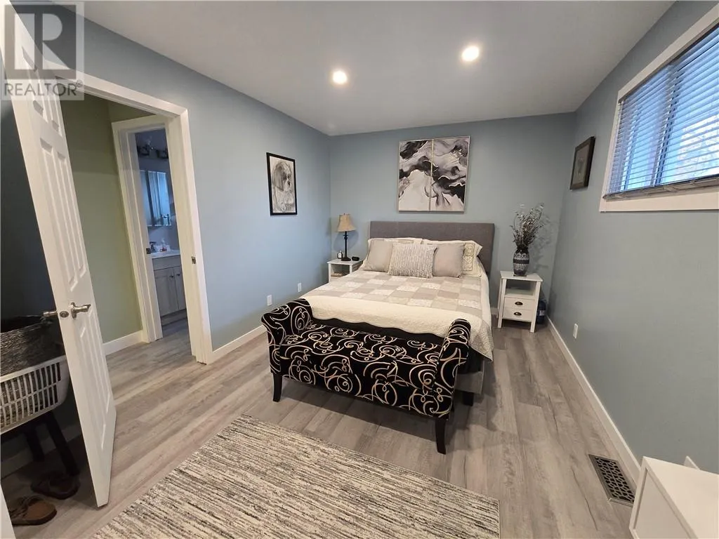 132 Maplewood Crescent