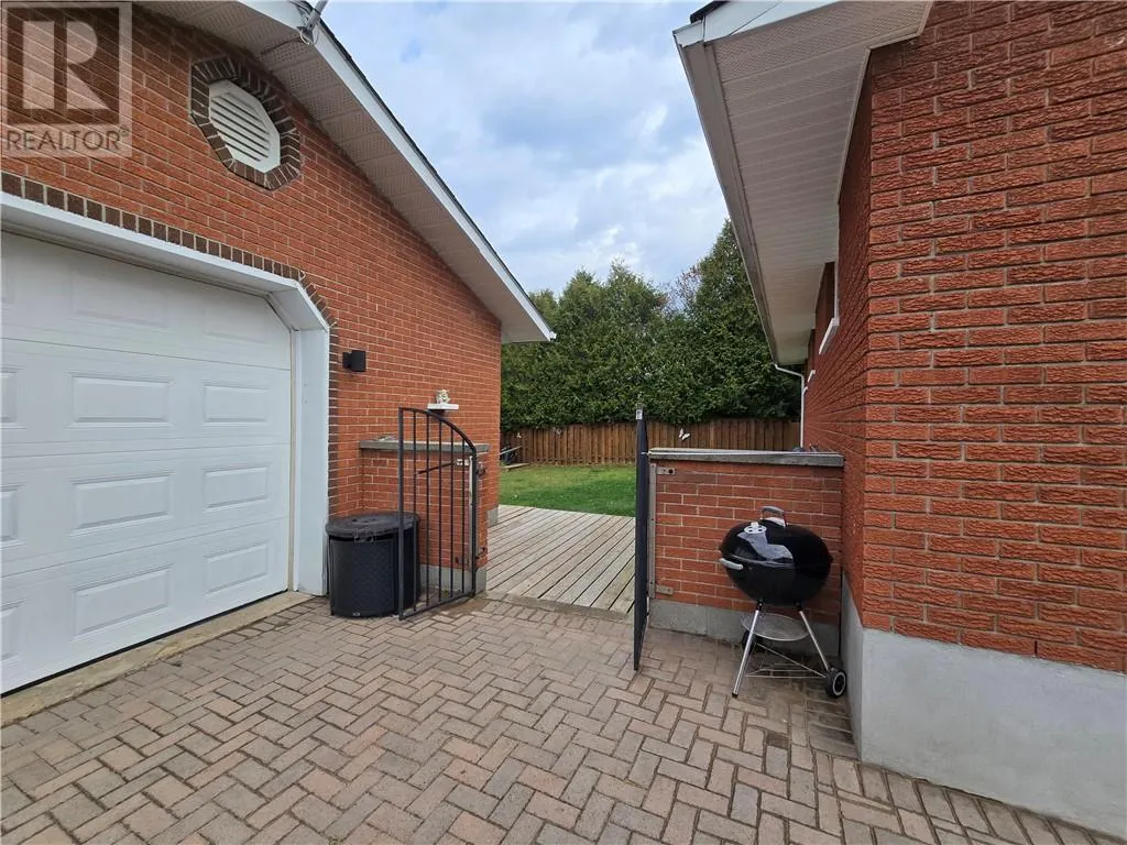 132 Maplewood Crescent