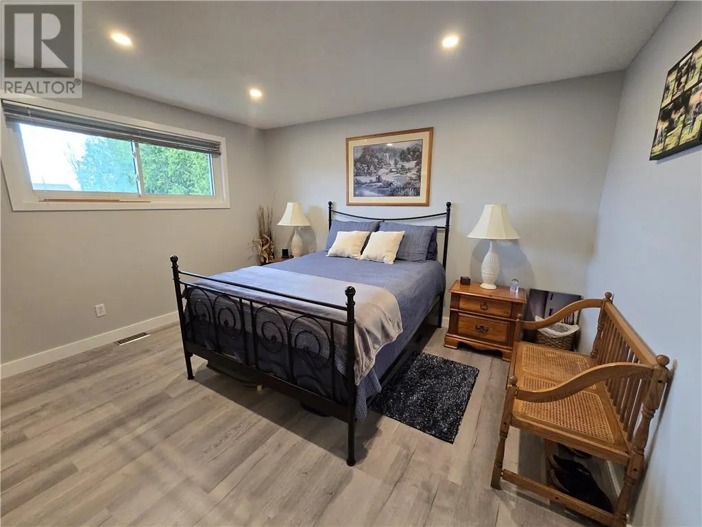 132 Maplewood Crescent