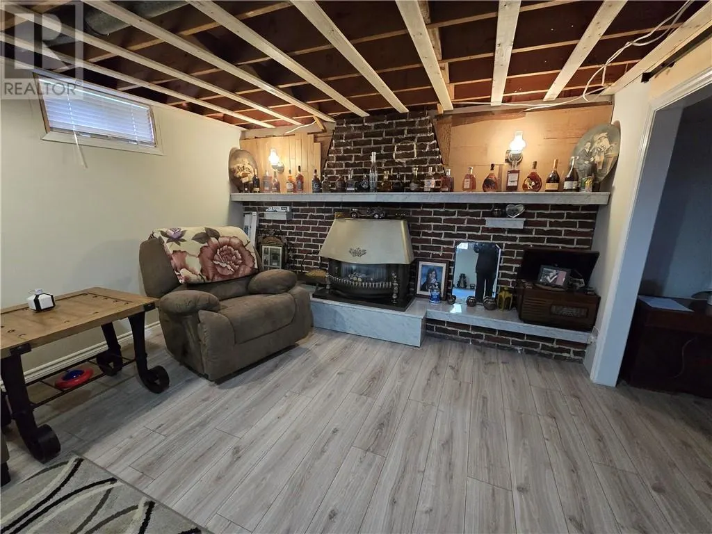 132 Maplewood Crescent