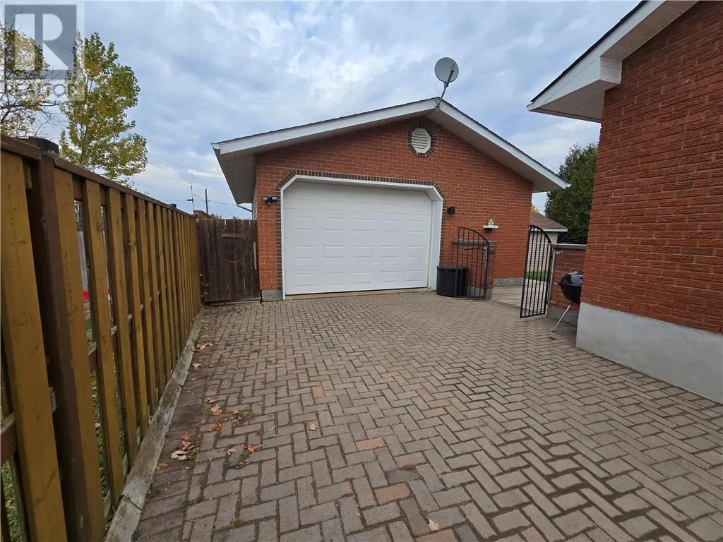 132 Maplewood Crescent