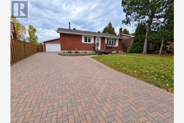 132 Maplewood Crescent