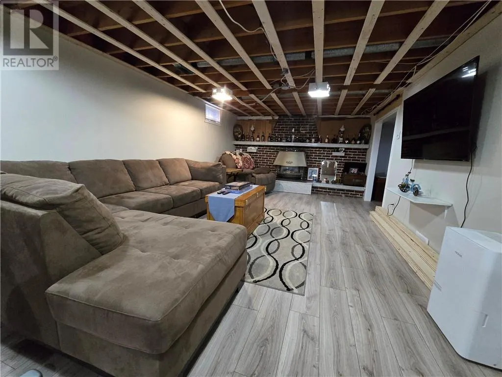132 Maplewood Crescent