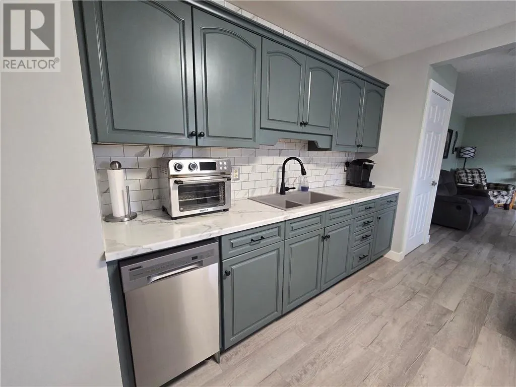 132 Maplewood Crescent