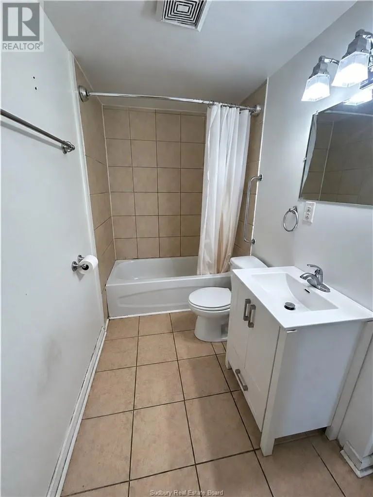 422 King Street / 499 Percy Avenue