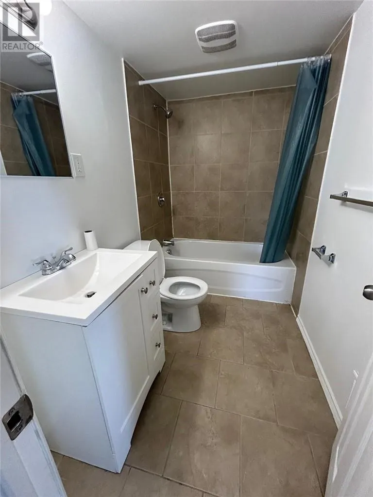 422 King Street / 499 Percy Avenue