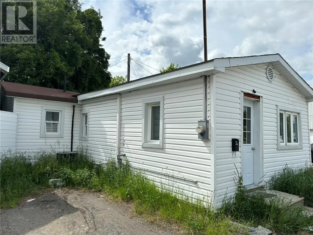 422 King Street / 499 Percy Avenue