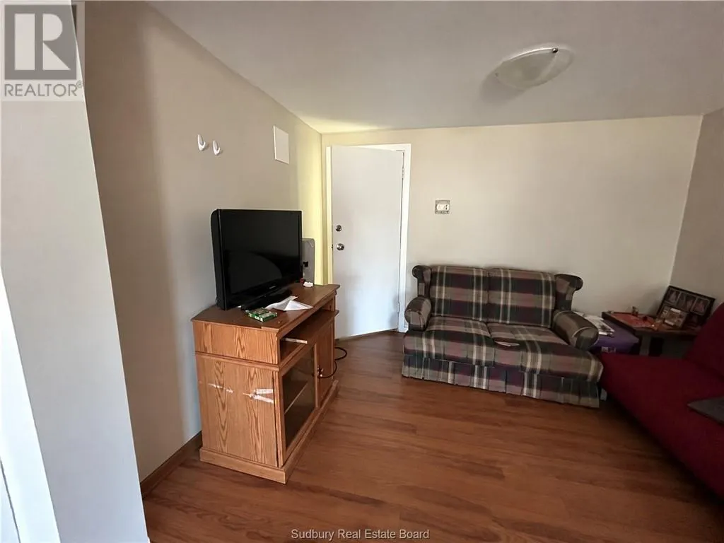 422 King Street / 499 Percy Avenue