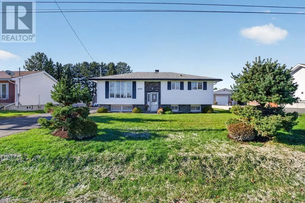 4533 St Michel