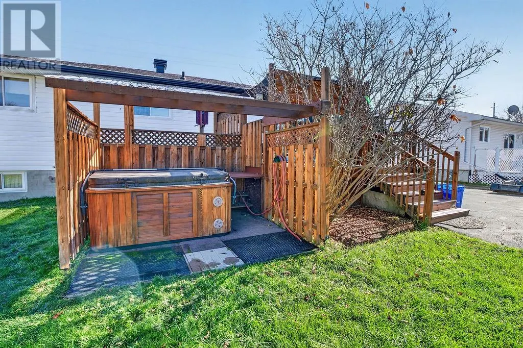 4533 St Michel