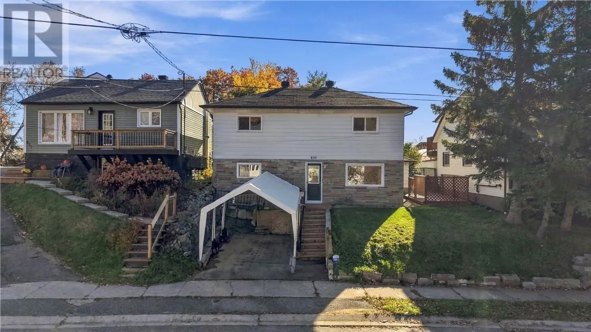 855 Lonsdale Avenue