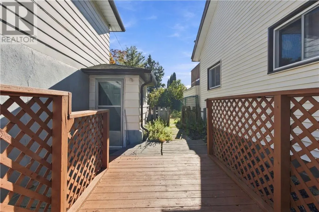 855 Lonsdale Avenue