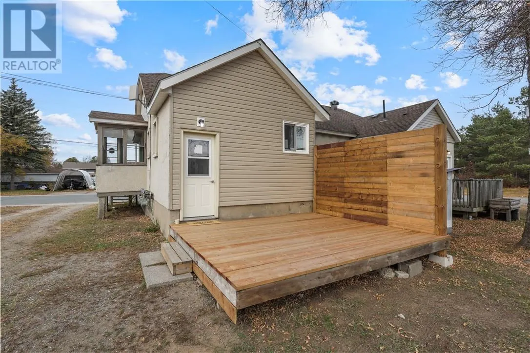 576 AVERY Street
