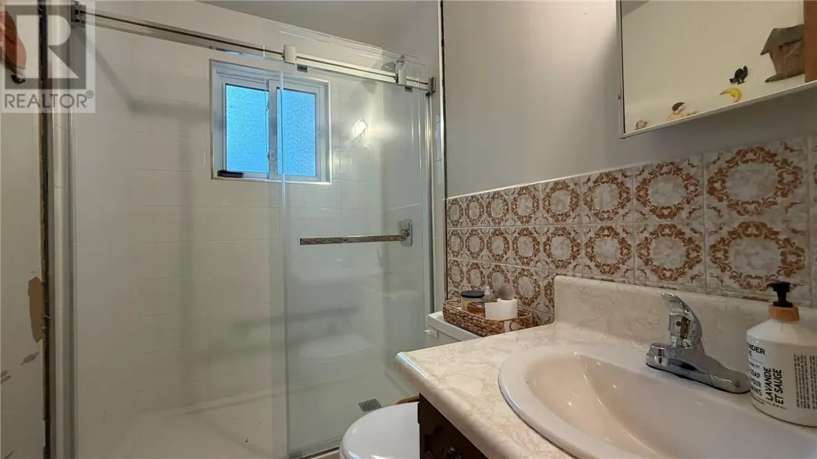 1114 Bay Estate Road S