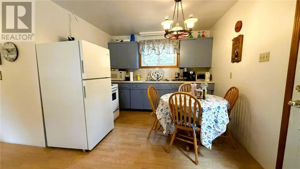 1114 Bay Estate Road S