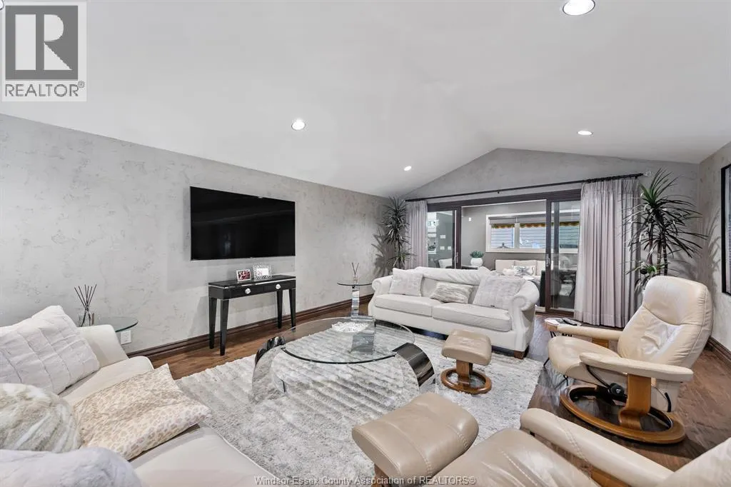 1530 RAVINE LINE