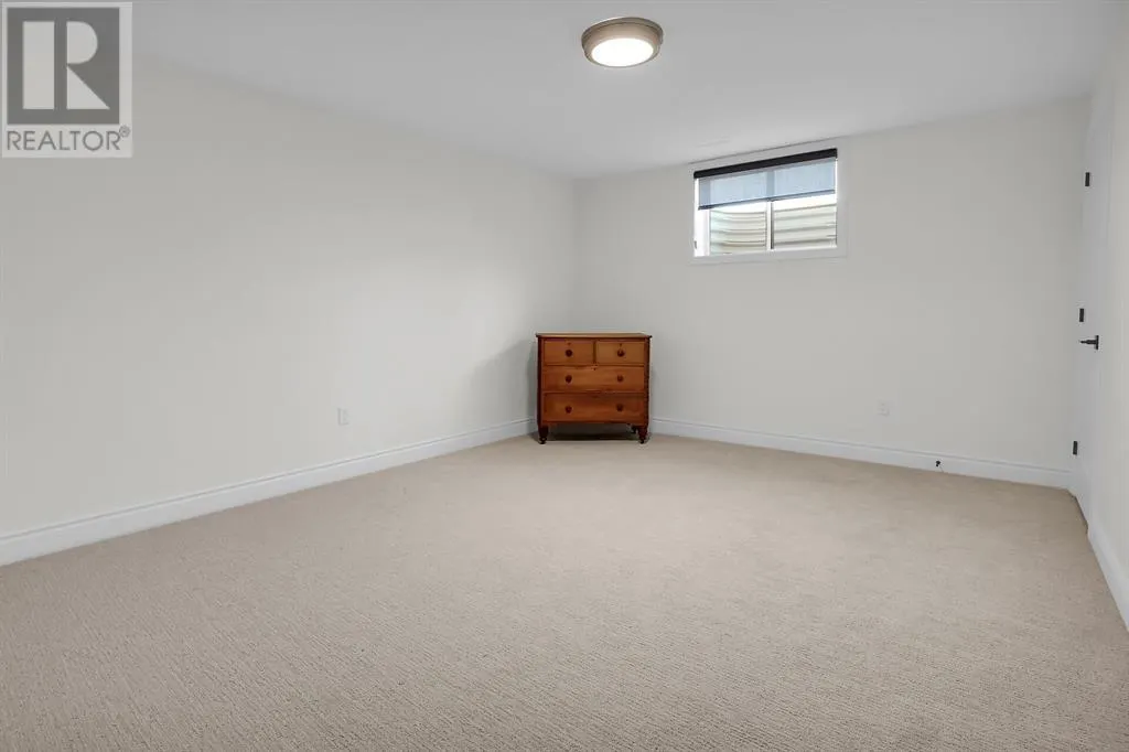 102 Leneve STREET
