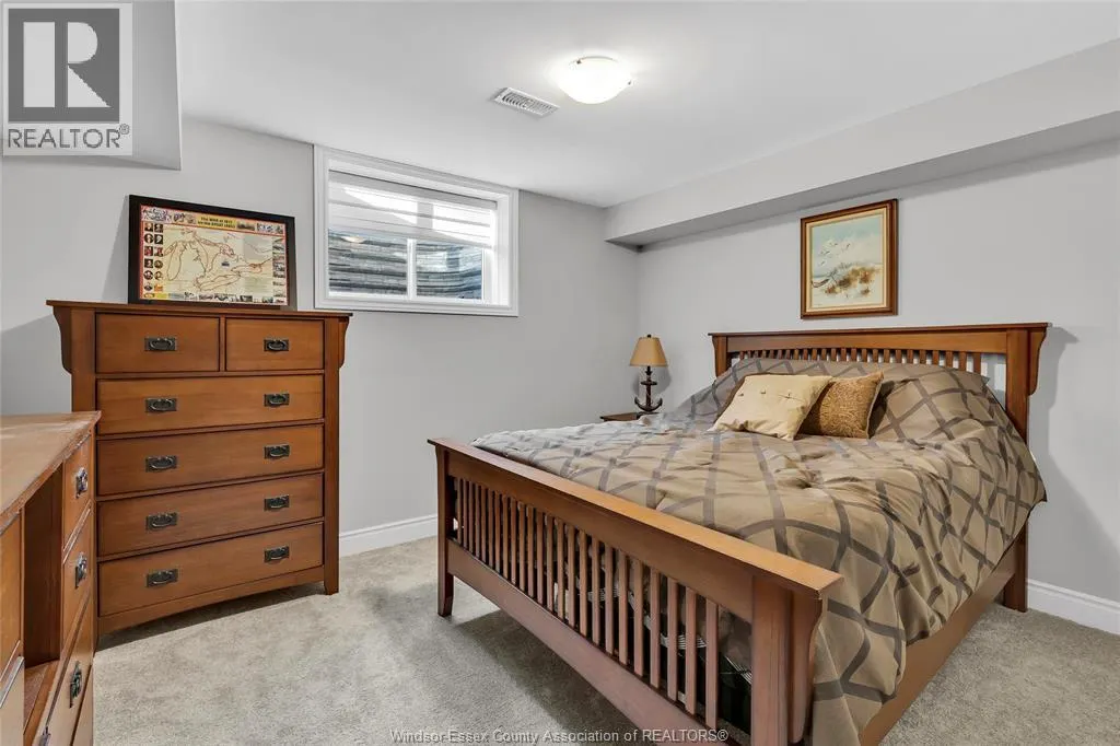 239 LIVINGSTONE CRESCENT