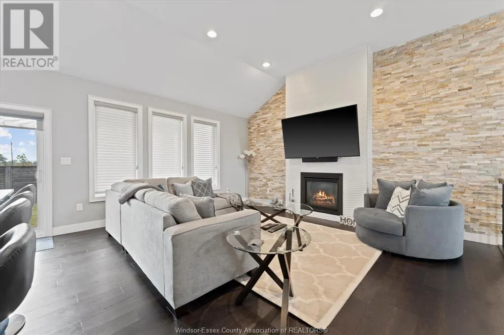 918 DRIFTWOOD CRESCENT