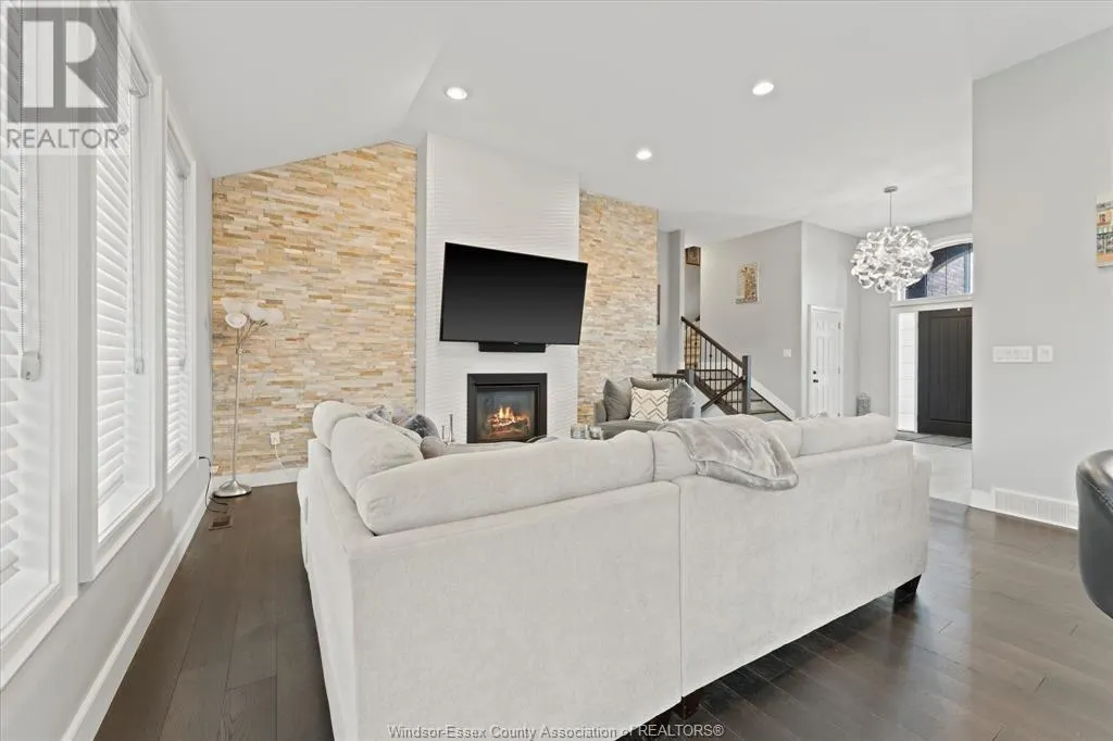 918 DRIFTWOOD CRESCENT