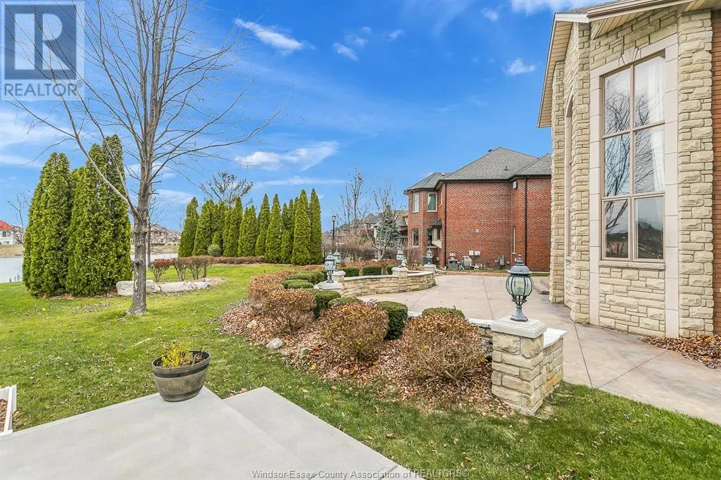 1585 STONEYBROOK CRESCENT