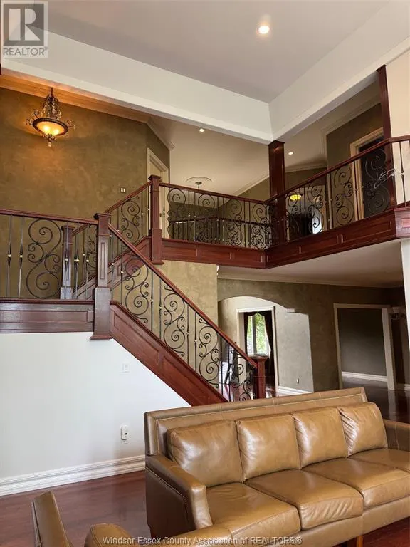 1585 STONEYBROOK CRESCENT