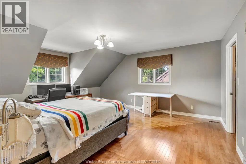 1232 BAINBRIDGE