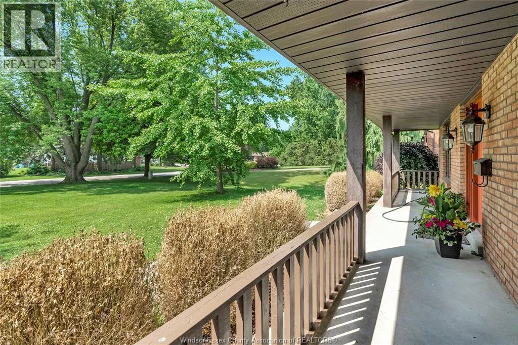1232 BAINBRIDGE
