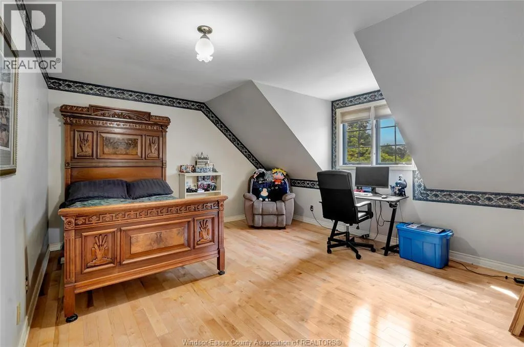 1232 BAINBRIDGE
