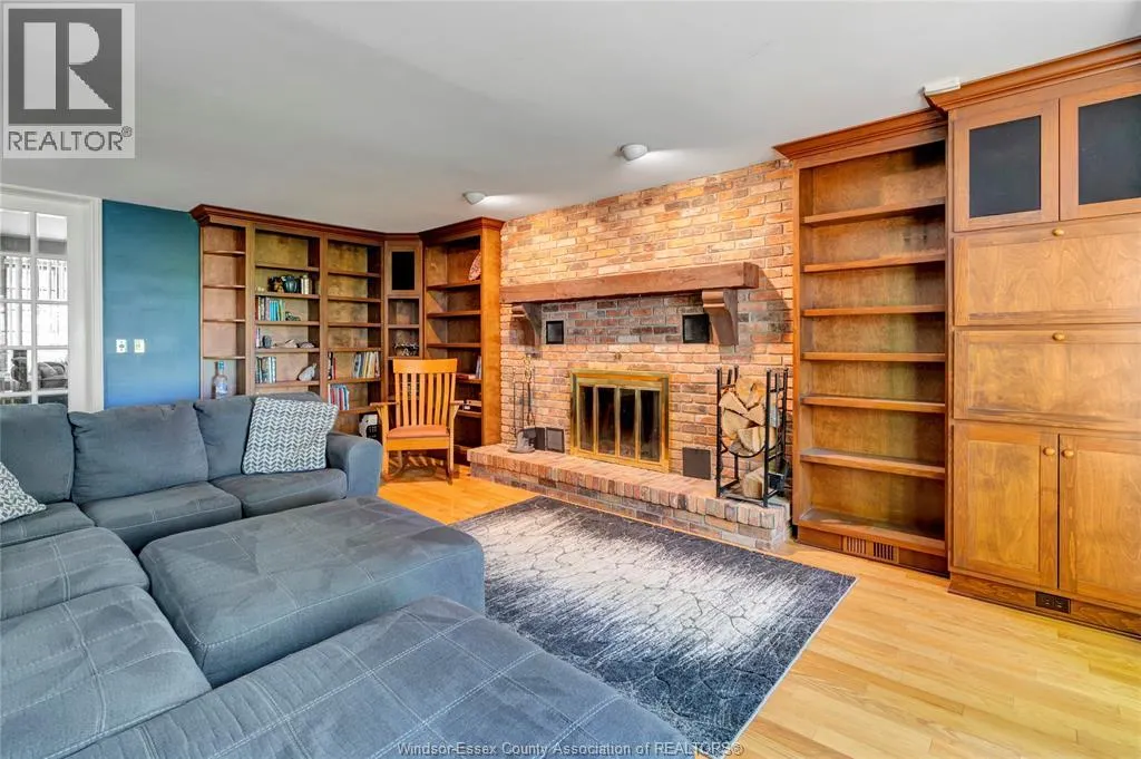 1232 BAINBRIDGE