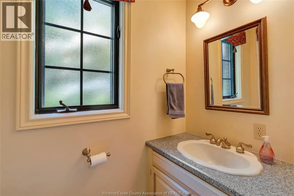 1232 BAINBRIDGE