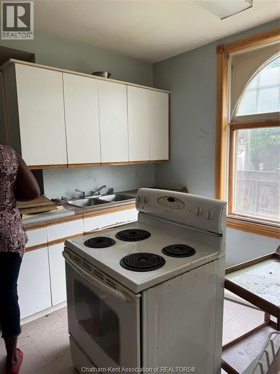 31 Dufferin Ave AVENUE