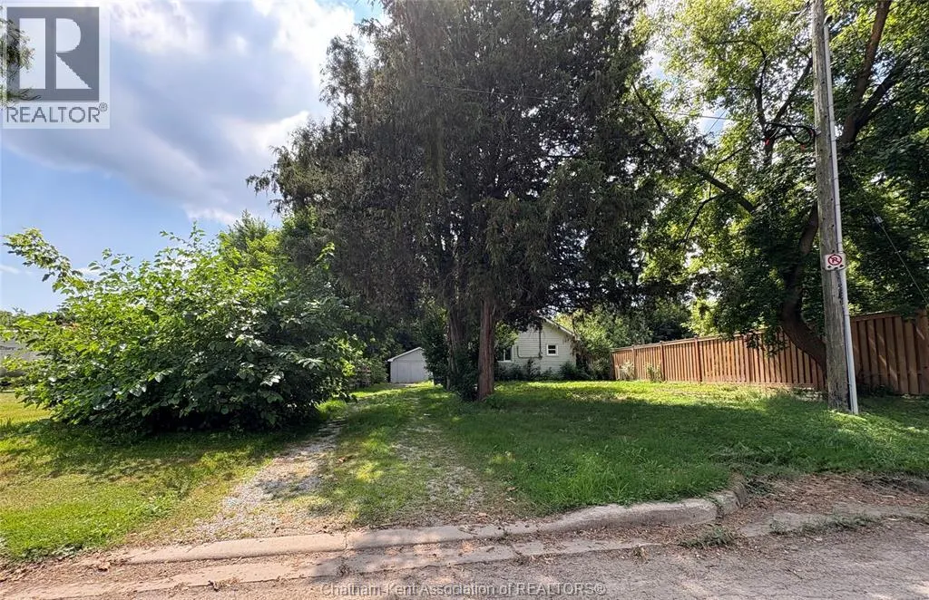 8 Siskind COURT